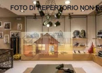 Interno palazzo - Negozio viale Alessandro Guidoni, Firenze (zona Santa Maria Novella) - foto 26