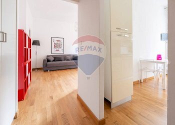 Hall / corridoio - Bilocale VIA LORENTEGGIO
 
203, Milano - foto 2