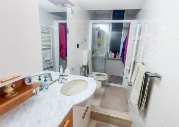 Bagno - Trilocale corso Monte Grappa, Genova (zona San Fruttuoso) - foto 14