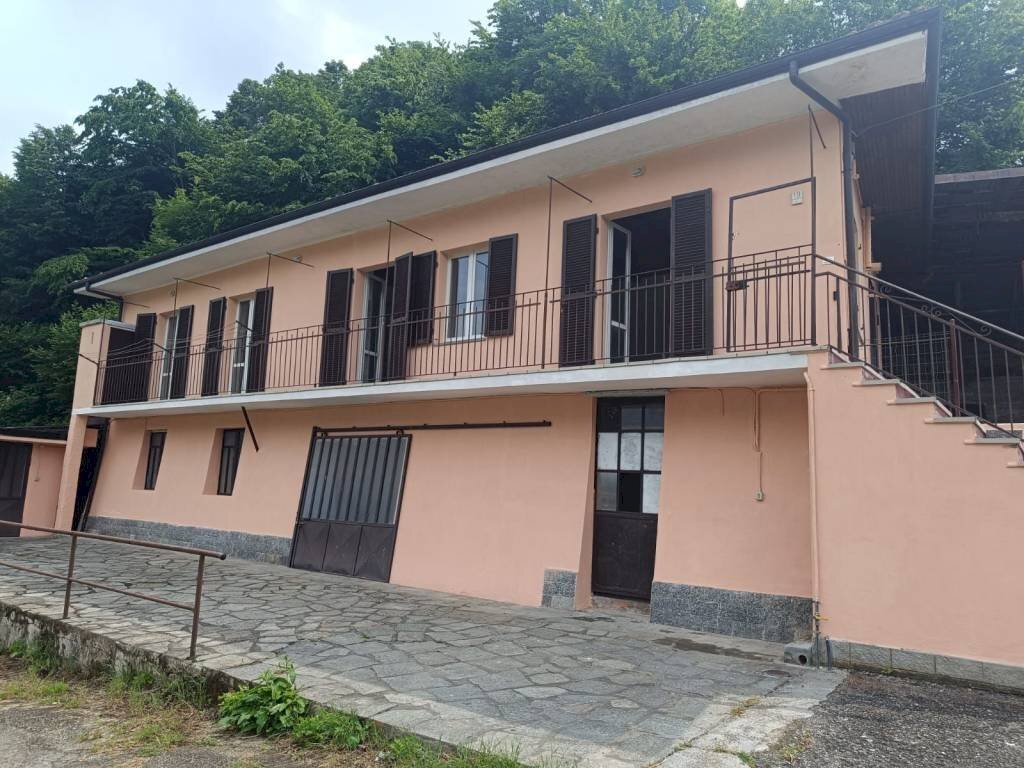 Facciata - Villa Borgata Azzario, 19, Villar Perosa - foto 2