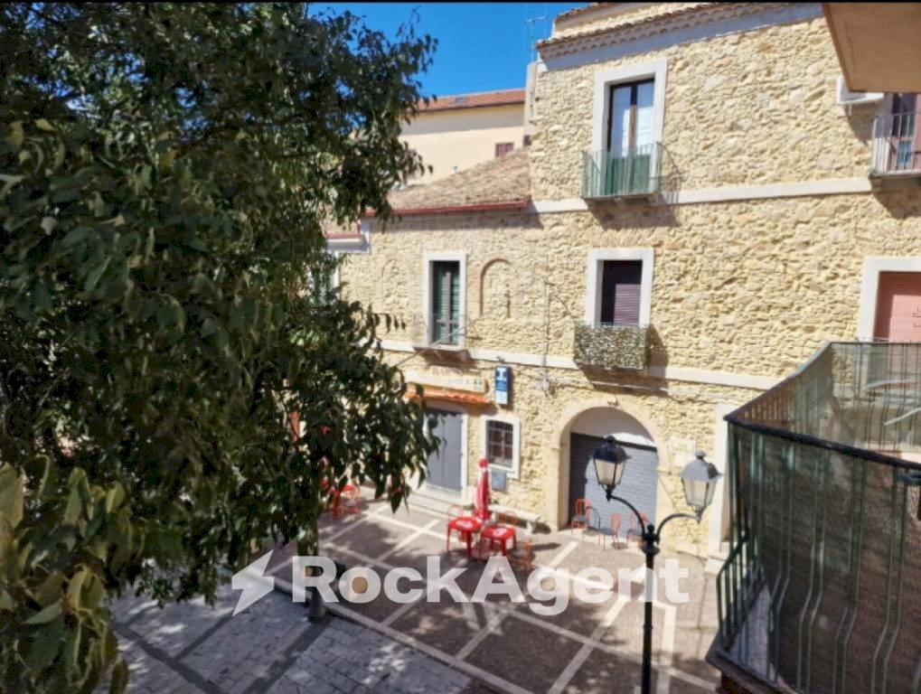 Shop piazza Francesco Fragale, Andali - photo 3