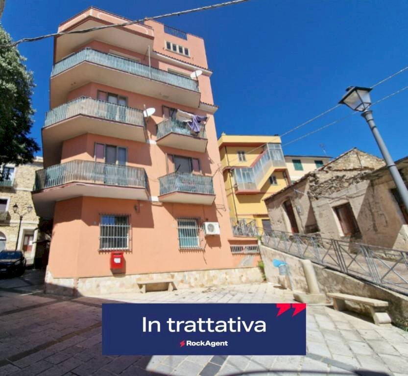 Shop piazza Francesco Fragale, Andali - photo 1