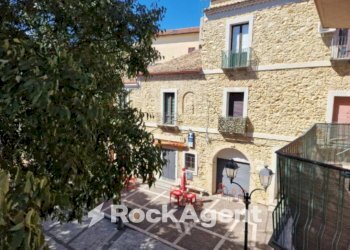 Negozio piazza Francesco Fragale, Andali - foto 3