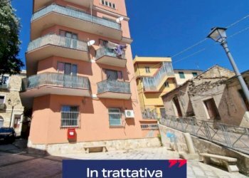 Negozio piazza Francesco Fragale, Andali - foto 1