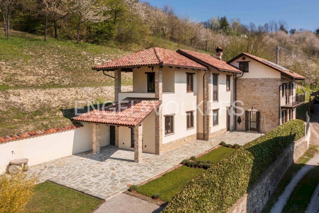 Facciata - Rustic strada da Serrato Langhe, Cerretto Langhe - photo 1