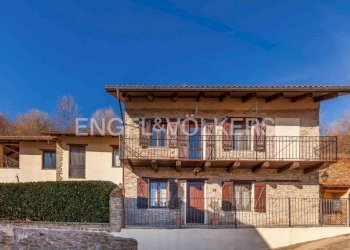 Facciata - Rustic strada da Serrato Langhe, Cerretto Langhe - photo 1