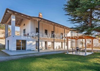 Facciata - Villa via Pesio, Corneliano d'Alba - foto 1