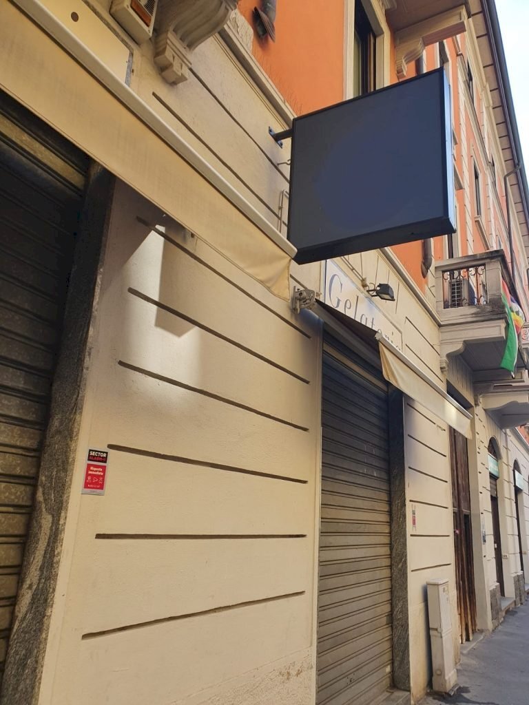 Locale Commerciale Via Monte Palombino 10, Milano - foto 2