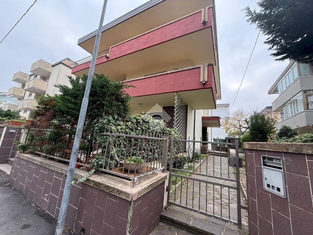 Four-room apartment Viale Mondovi, Riccione - photo 1