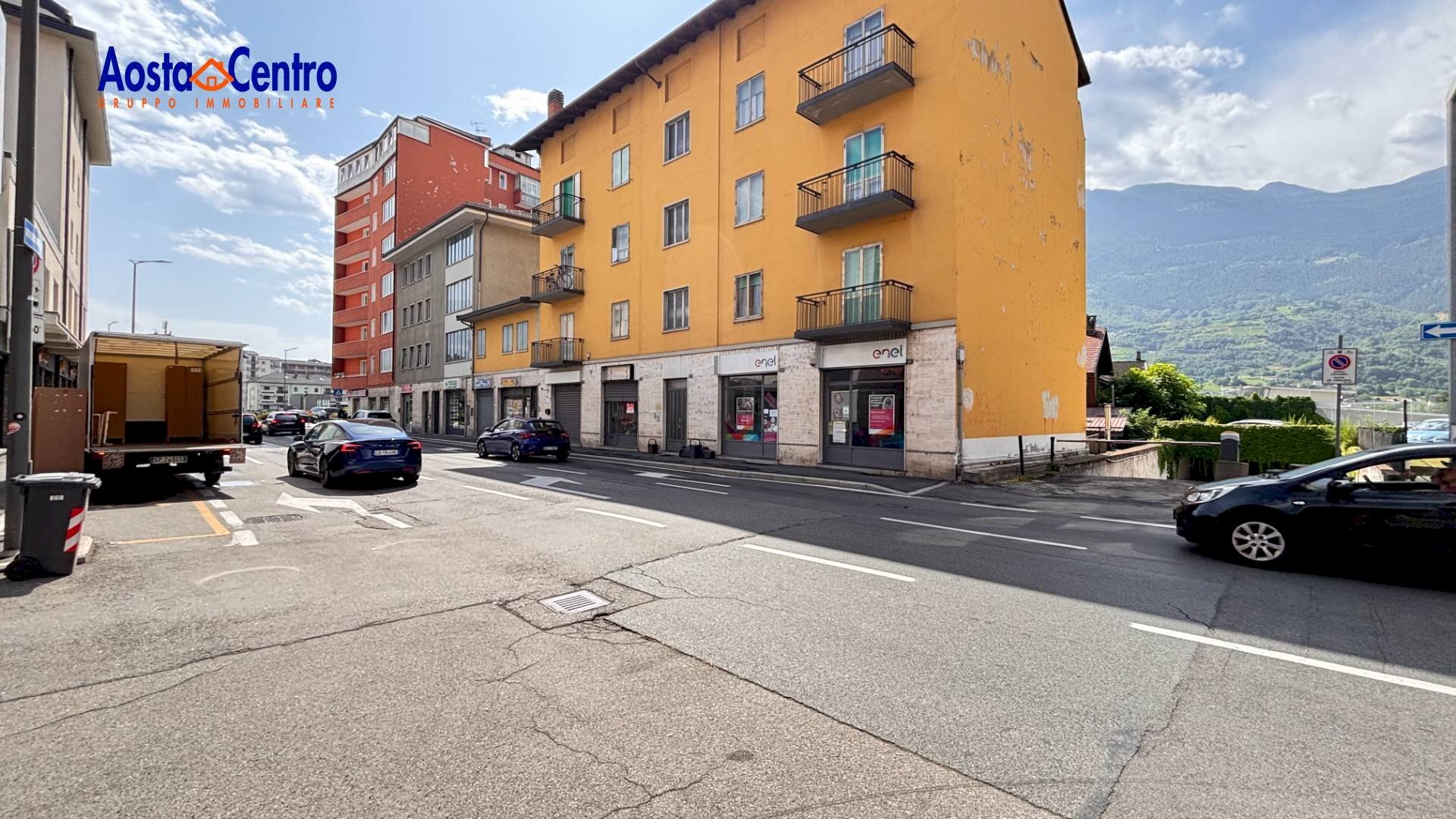 Foto 2 - Locale Commerciale Via Chambery
 
33, Aosta - foto 2