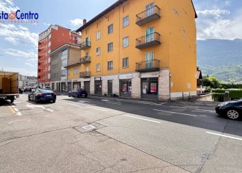 Foto 2 - Locale Commerciale Via Chambery
 
33, Aosta - foto 2