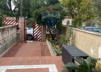 Ingresso Condominiale - Appartamento Via Calabria
 
8, Campi Salentina - foto 1