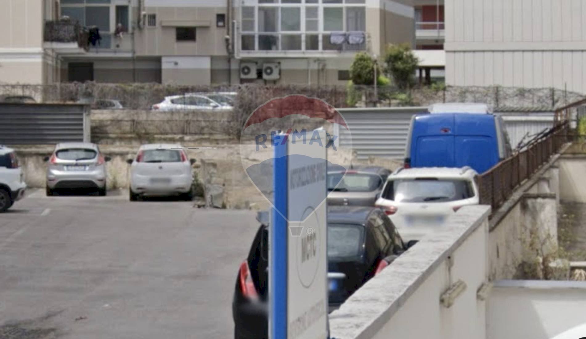 Edificio all\'aperto - Box Via Zanardelli trav, di via Bonasforza
 
22-24.26, Bari - foto 2