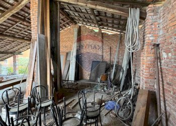 Dettagli - Rustico VIA E. STUCCHETTI
 
23, Besozzo - foto 3