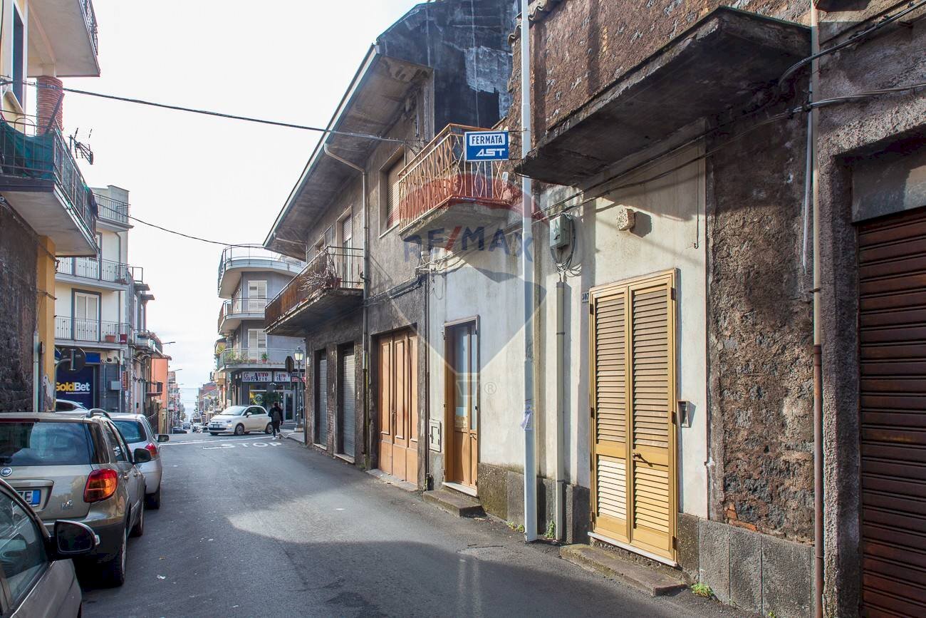 Edificio all\'aperto - Independent house via Terza Retta Levante
 
305, Belpasso - photo 1