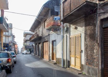 Edificio all\'aperto - Casa indipendente via Terza Retta Levante
 
305, Belpasso - foto 1