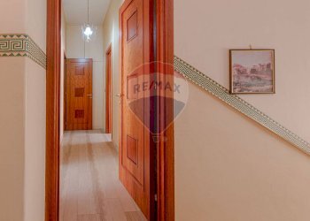 Hall / corridoio - Casa indipendente Via Laudani
 
85, Biancavilla - foto 14