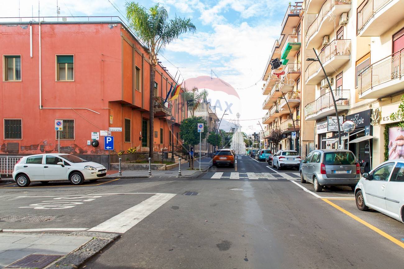 Edificio all\'aperto - Cafeteria - Cold Bar via Guglielmo Marconi
 
25, Gravina di Catania - photo 3