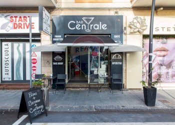 Edificio all\'aperto - Cafeteria - Cold Bar via Guglielmo Marconi
 
25, Gravina di Catania - photo 1