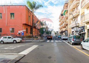 Edificio all\'aperto - Cafeteria - Cold Bar via Guglielmo Marconi
 
25, Gravina di Catania - photo 3
