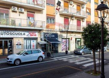 Edificio all\'aperto - Cafeteria - Cold Bar via Guglielmo Marconi
 
25, Gravina di Catania - photo 5