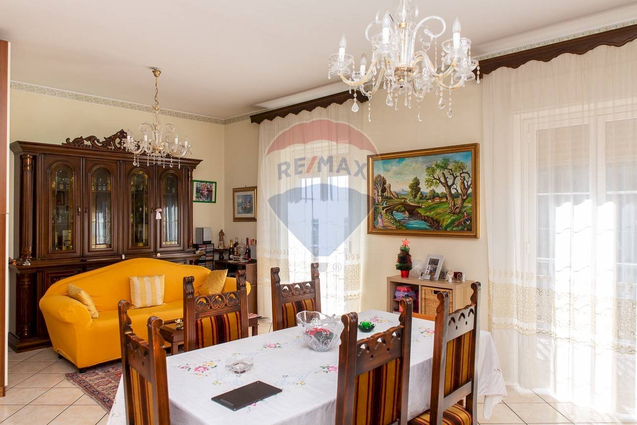 Sala da pranzo - Quadrilocale Via Sebastiano Catania
 
316, Catania - foto 1