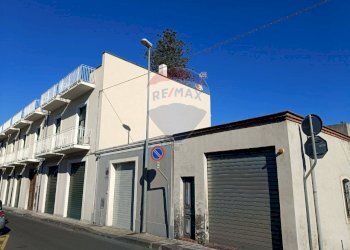 Edificio all\'aperto - Negozio via Alessandro Manzoni
 
10, 12a, Giarre - foto 2