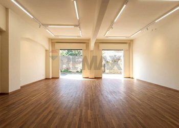 Stanza vuota - Negozio via Alessandro Manzoni
 
10, 12a, Giarre - foto 1