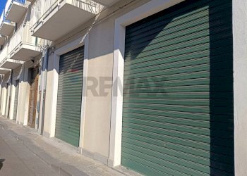 Edificio all\'aperto - Negozio via Alessandro Manzoni
 
10, 12a, Giarre - foto 4