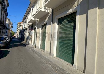 Edificio all\'aperto - Negozio via Alessandro Manzoni
 
10, 12a, Giarre - foto 5