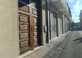 Edificio all\'aperto - Negozio via Alessandro Manzoni
 
10, 12a, Giarre - foto 6