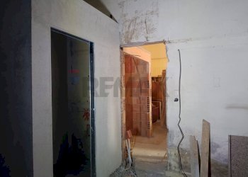 Hall / corridoio - Negozio via Alessandro Manzoni
 
10, 12a, Giarre - foto 10