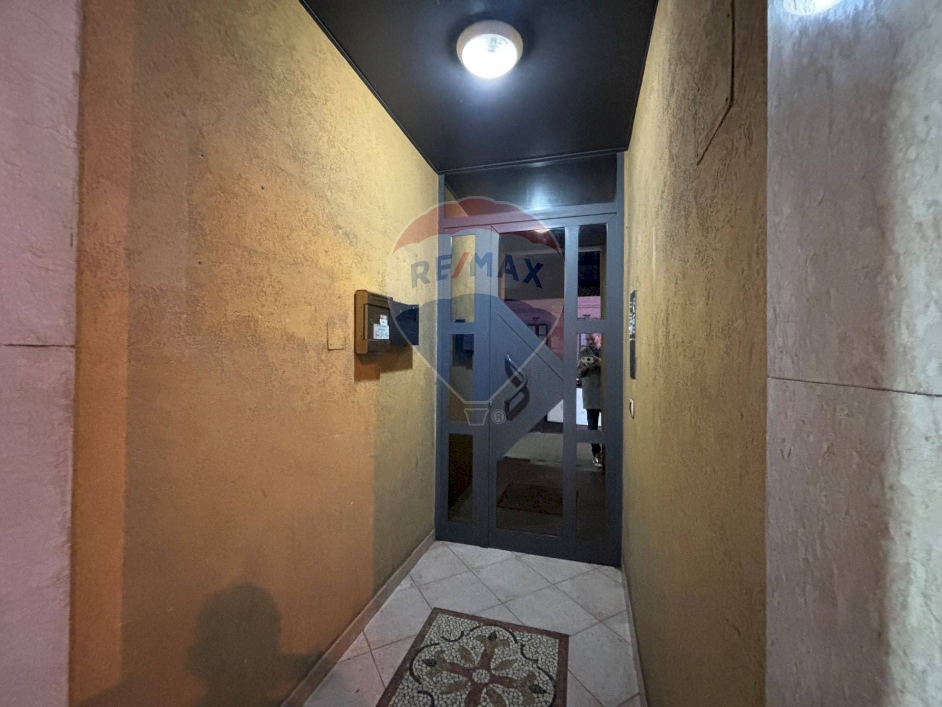 Hall / corridoio - Quadrilocale via giovanni lavaggi
 
127, Augusta - foto 3