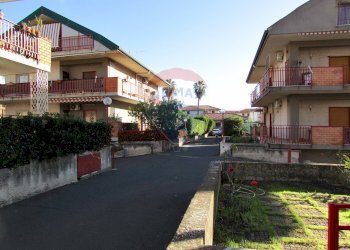 Edificio all\'aperto - Trilocale Via Marchese di Casalotto
 
68, Aci Sant'Antonio - foto 18