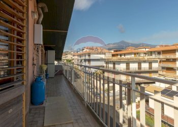 Balcone - Quadrilocale Via Santa Maria La Stella
 
95, Aci Sant'Antonio - foto 1