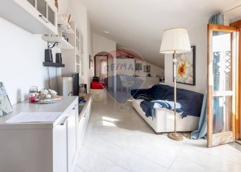 Soggiorno - Quadrilocale Via Santa Maria La Stella
 
95, Aci Sant'Antonio - foto 8