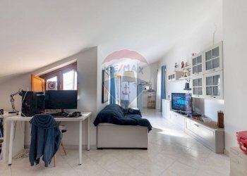 Soggiorno - Quadrilocale Via Santa Maria La Stella
 
95, Aci Sant'Antonio - foto 9