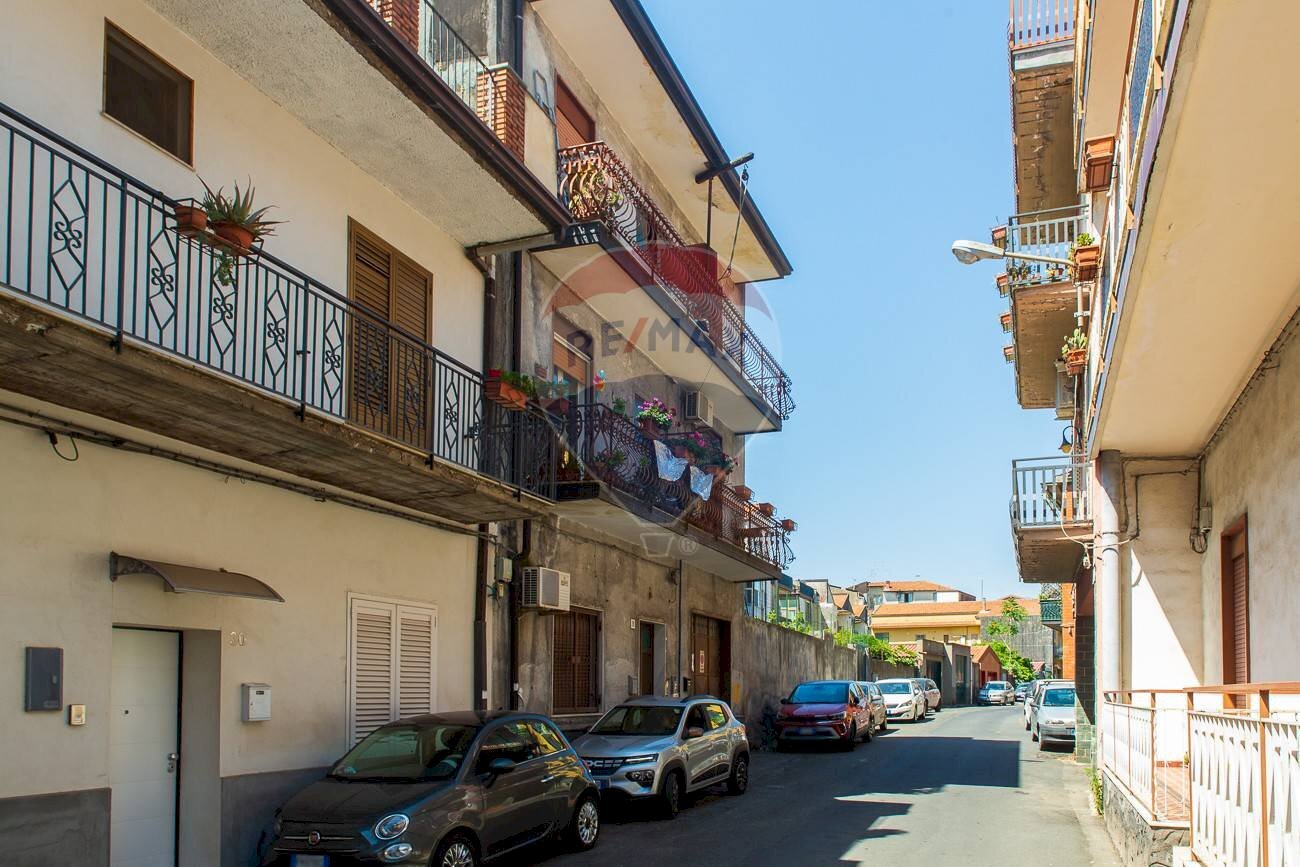 Edificio all\'aperto - Three-room apartment San Giovanni la Punta - photo 1