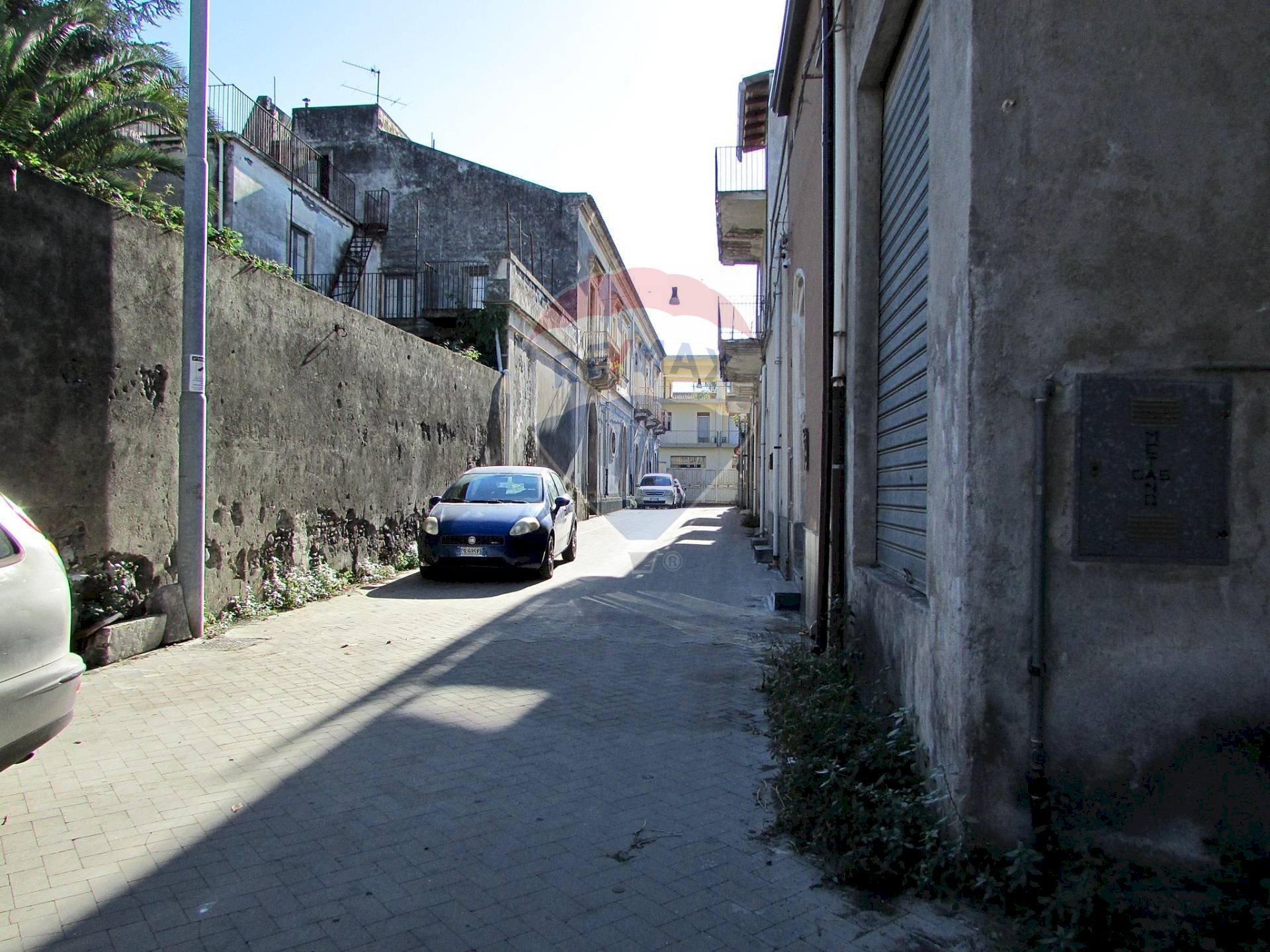 Edificio all\'aperto - Box Via Giuseppe Arimondi
 
3, Riposto - photo 1