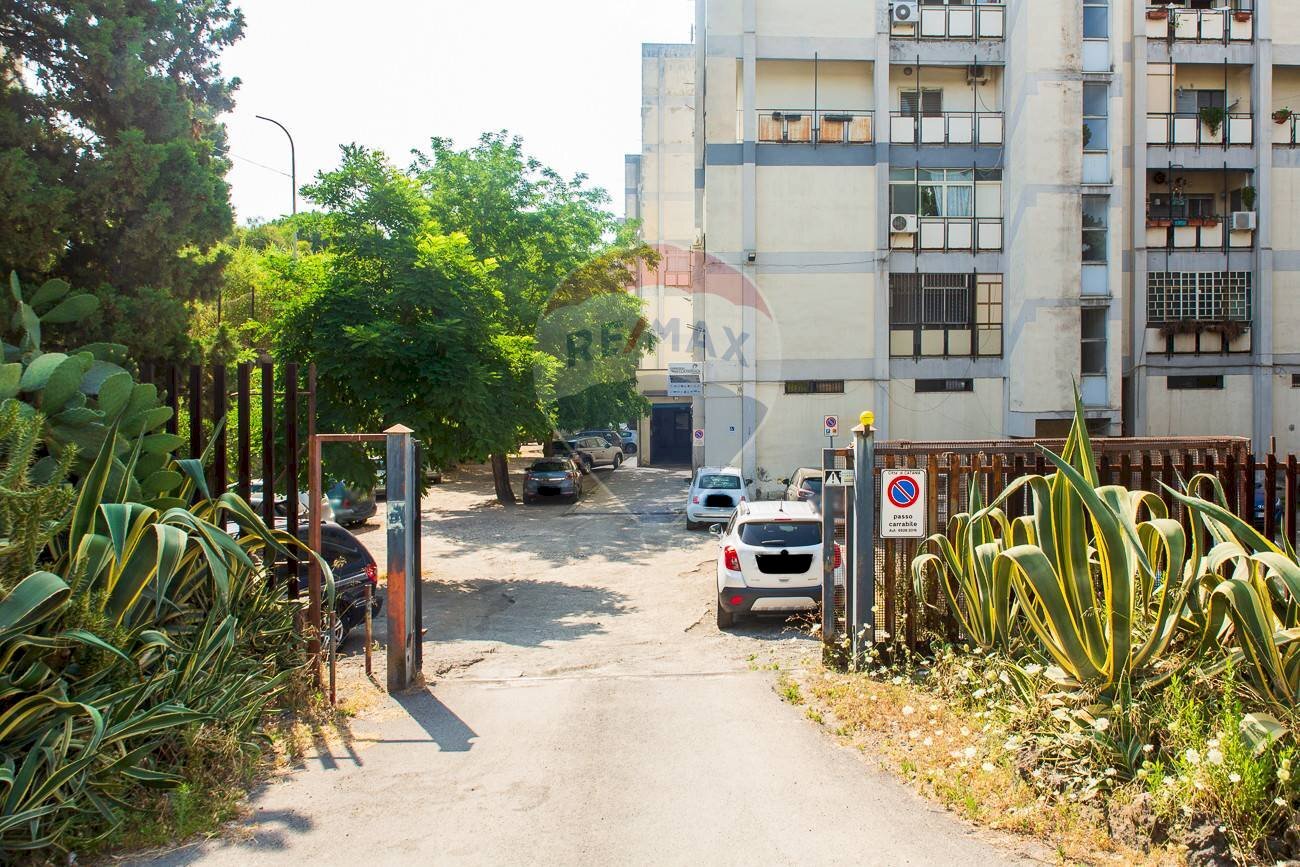 Edificio all\'aperto - Locale Commerciale VIA CARLO PISACANE
 
25, Catania - foto 1