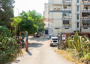 Edificio all\'aperto - Locale Commerciale VIA CARLO PISACANE
 
25, Catania - foto 1