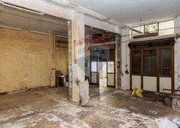 Parcheggio - Locale Commerciale VIA CARLO PISACANE
 
25, Catania - foto 15