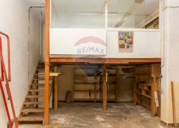 Scale - Locale Commerciale VIA CARLO PISACANE
 
25, Catania - foto 23