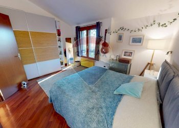 Camera / camera da letto - Villa a Schiera Via del Pero, 4
 
4, Rodano - foto 11