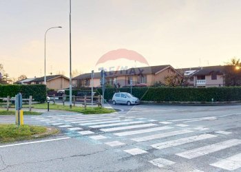 Edificio all\'aperto - Villa a Schiera Via del Pero, 4
 
4, Rodano - foto 27