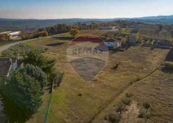 Vista delle montagne - Terreno edificabile VIA FRATELLI KENNEDY
 
66, Barbara - foto 2