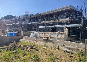 Edificio all\'aperto - Villa Via Arezzo
 
snc, San Giovanni la Punta - foto 3