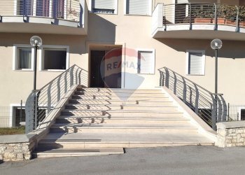 Edificio all\'aperto - Office Via Porta Napoli
16, L'Aquila - photo 2