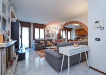 Soggiorno - Quadrilocale Via Dei Pradelli
 
9, Brembate - foto 2