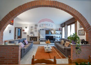 Soggiorno - Quadrilocale Via Dei Pradelli
 
9, Brembate - foto 4